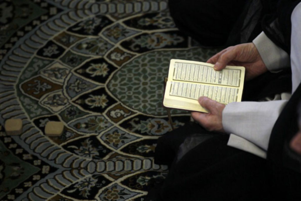 Alasan Penganut Syiah Sujud di Atas Tanah