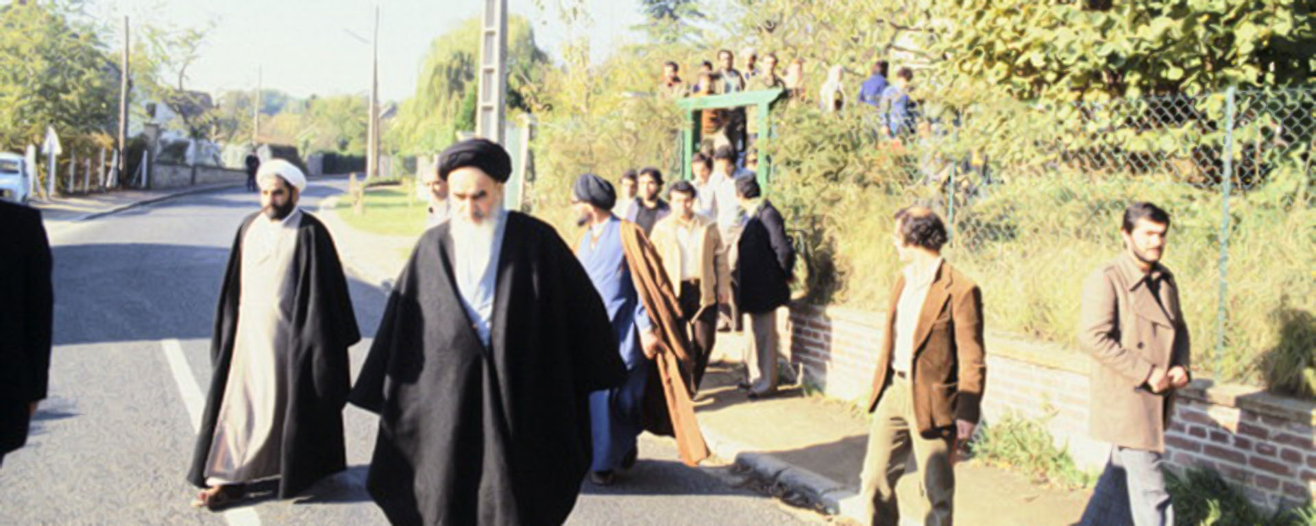 Hadiah dan Selamat Natal dari Imam Khomeini