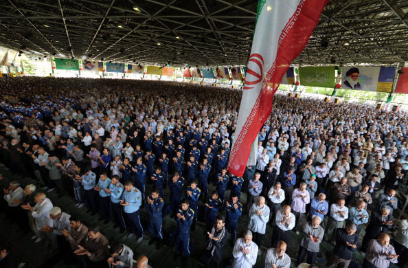 Salat Jumat Pertama di Universitas Tehran