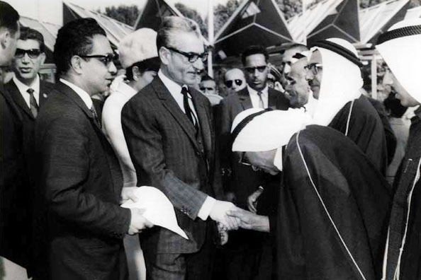 Syah Pahlavi menerima utusan Uni Emirat Arab
