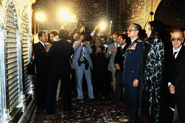 Syah Pahlavi di Haram Mashhad