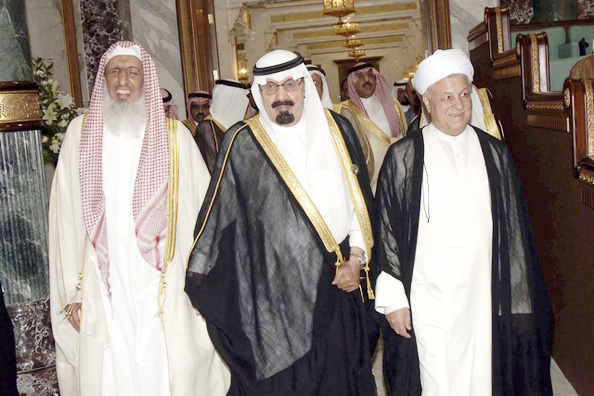 Saudi King Abdullah walks with former Iranian president Rafsanjani and Grand Mufti Sheikh Abdul-Aziz Al al-Sheikh at Al-Saffa Palace in Mecca