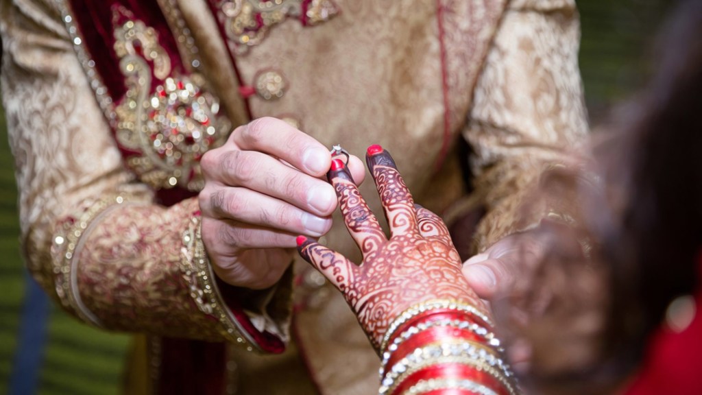 Ilustrasi pernikahan sunnī dan Syiah